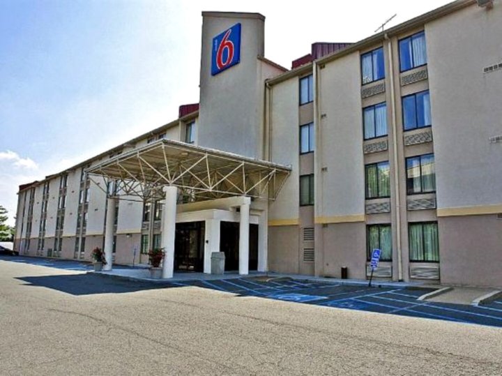 6号汽车旅馆华盛顿特区西南 - 斯普林菲尔德(Motel 6-Springfield, DC - Washington Southwest)