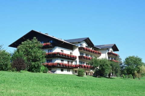 特拉特纳 - 沙克布里克酒店(Der Trattner - Hotel Schöcklblick)