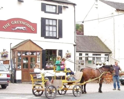 格雷亨德宾馆(The Greyhound Inn)