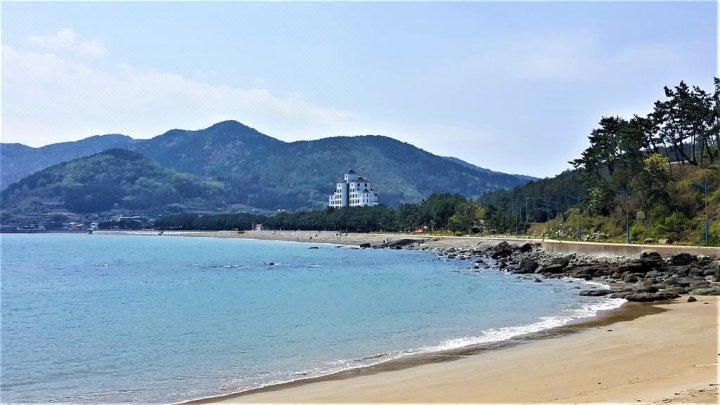 南海郡海滩酒店(Namhae Beach Hotel)