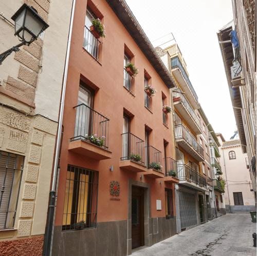 Apartamentos Caballerizas Granada Con Parking Gratuito en Pleno Centro