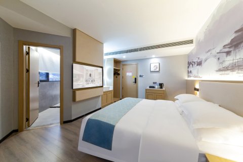 艺龙瑞云酒店(咸宁通山月亮湾夜市城店)