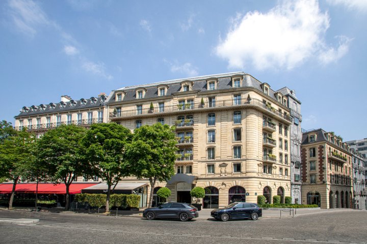 巴黎富凯巴里尔酒店(Hôtel Barrière Fouquet's Paris)