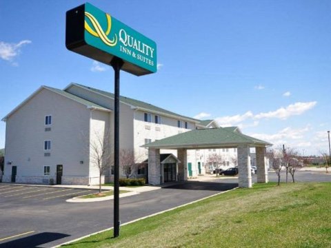 拉夫斯帕克凯艺套房酒店 - 近罗克福德(Quality Inn & Suites Loves Park near Rockford)