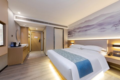 艺龙瑞云酒店(咸宁通山月亮湾夜市城店)