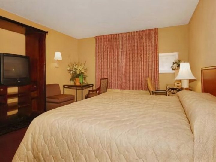 西维尔戴斯套房酒店(Days Inn & Suites by Wyndham Caseyville)