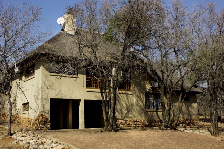 Thabaledi Game Lodge