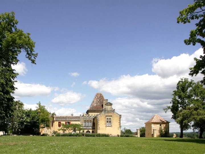 欧内尔山城堡客房民宿(Les Chambres du Château Mont Donel)