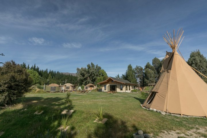 绿洲帐篷旅馆(Oasis Yurt Lodge)