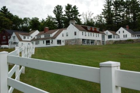 新罕布什尔山旅馆(New Hampshire Mountain Inn)