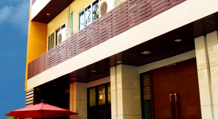 伊查斯罗姆旅馆(iCheck Inn Silom)