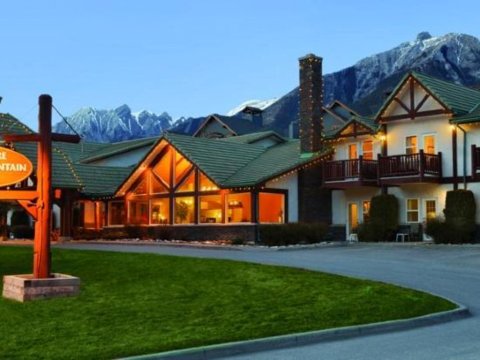 坎莫尔洛矶山汽车旅馆(Canmore Rocky Mountain Inn)