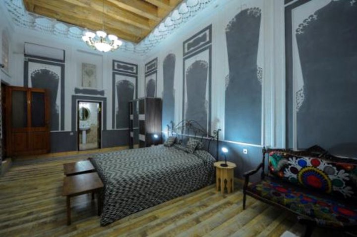 Bibi-Khanym Hotel