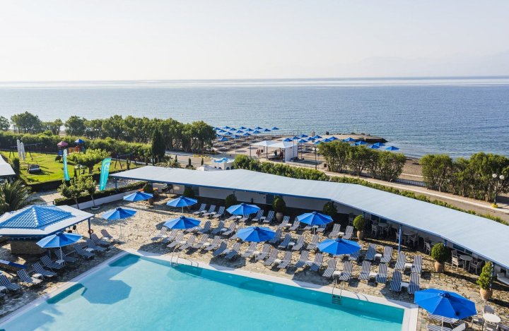德尔福海滩酒店(Delphi Beach Hotel)