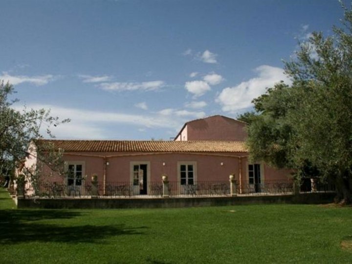 马赛利亚德格里乌里维酒店(Masseria Degli Ulivi)