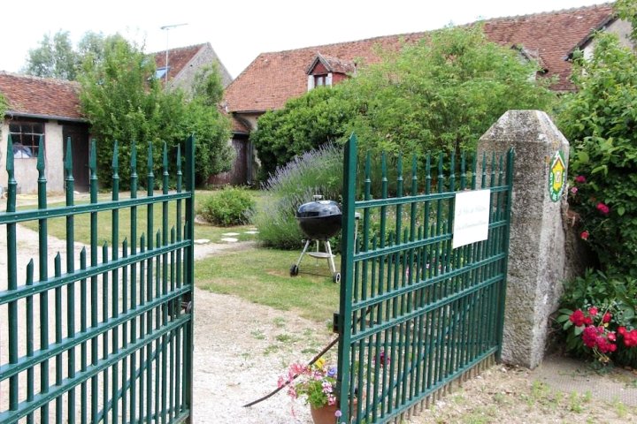 乐克洛斯德舍特莱斯住宿加早餐旅馆(Le Clos de Châtres)