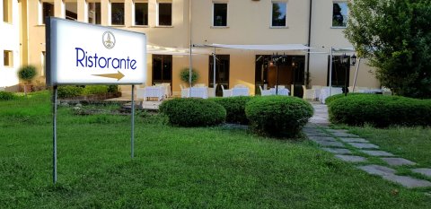 圣彼得罗泰尔梅堡酒店(Hotel Terme di Castel San Pietro)