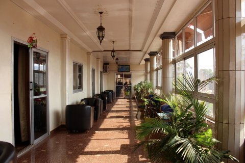 恩姆布荷星宫酒店(Hotel Mbouoh Star Palace)