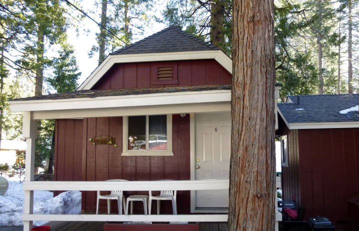 长仓小屋(The Long Barn Lodge)