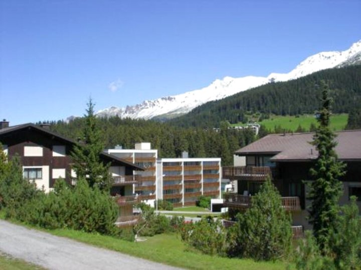 伦瑟海德环湖索斯瓦拉8号旅馆(Lenzerheide Seestrasse Sursilvana 8)