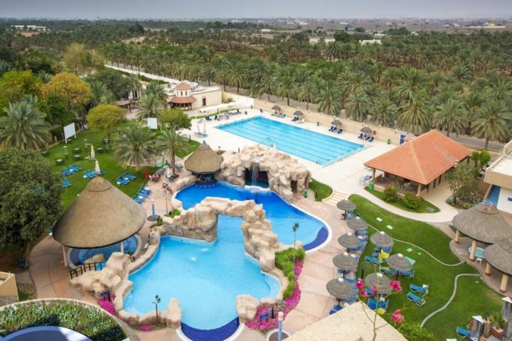 艾因达纳特度假酒店(Danat Al Ain Resort)