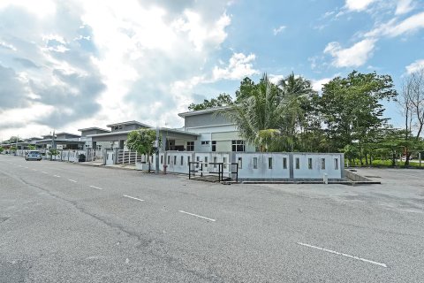 Homes 90606 卡萨瑞亚珍拉丁旅馆(OYO Homes 90606 Casaria Cherating)