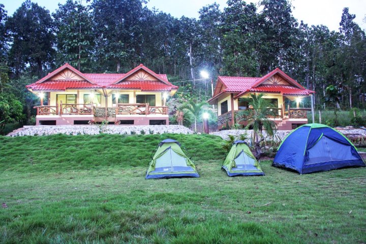 桑萨旺度假酒店(Sangsawang Resort)