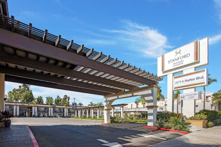 阿纳海姆斯坦福套房酒店(Stanford Inn & Suites Anaheim)