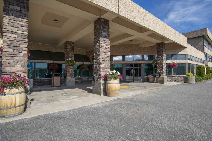 三德曼潘提顿酒店(Sandman Hotel Penticton)