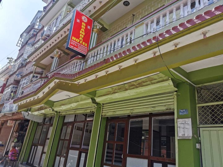 奥姆布拉哈酒店(Om Bramha Hotel)