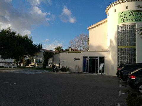 皇家普罗旺斯餐厅酒店(Hôtel Restaurant le Royal Provence)