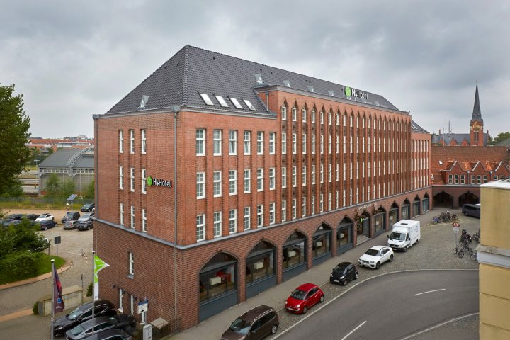 吕贝克H + 酒店(H+ Hotel Lübeck)