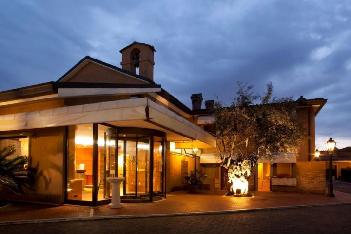 皮科洛伯格酒店(Hotel Piccolo Borgo)