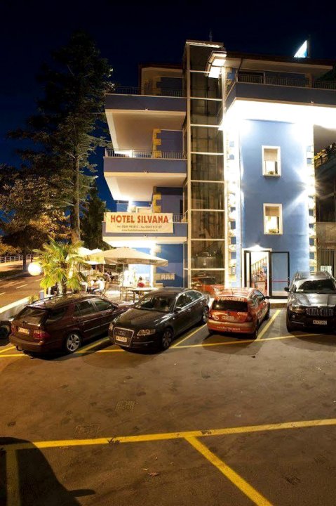 西尔瓦娜酒店(Hotel Silvana)