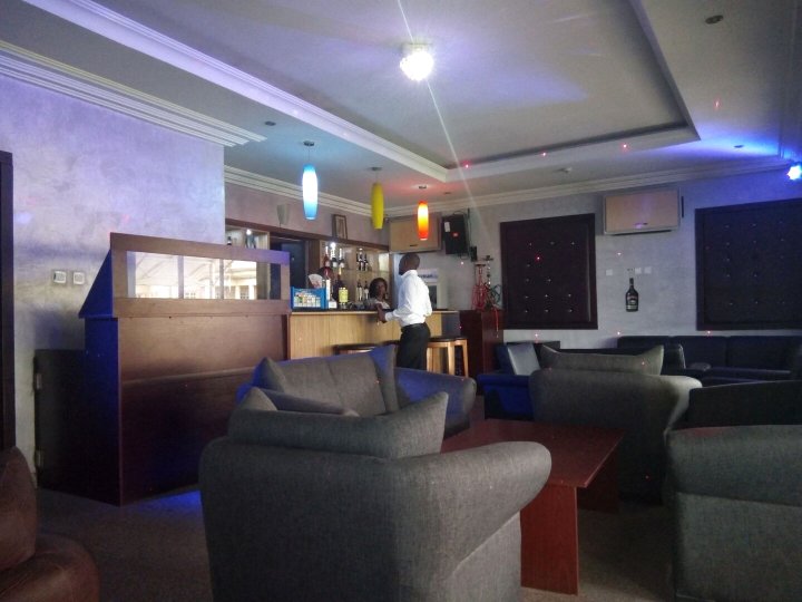阿布哈泽纳套房酒店(Zeina Suites Abuja)