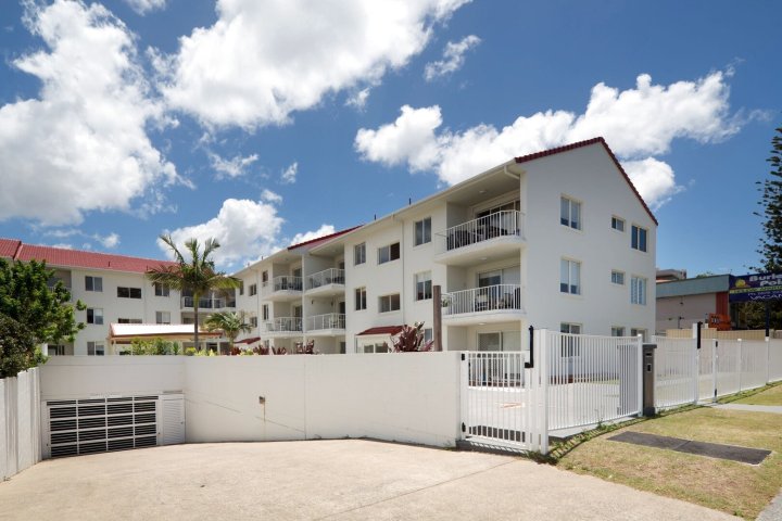 伯利角假日公寓(Burleigh Point Holiday Apartments)