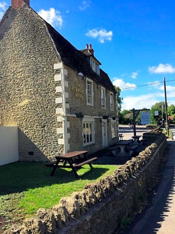 瑞德诺阿姆斯旅馆(The Radnor Arms)