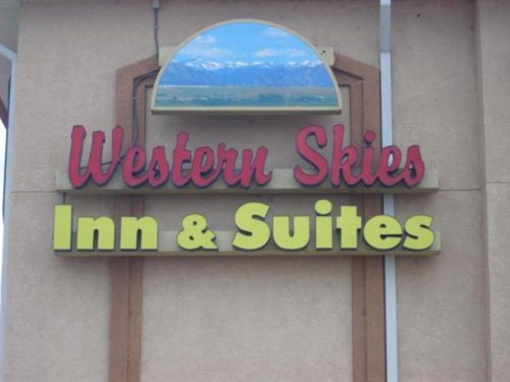 西方晴空套房旅馆(Western Skies Inn & Suites)