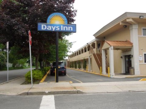 戴斯长岛/柯比亚基酒店(Days Inn by Wyndham Long Island/Copiague)