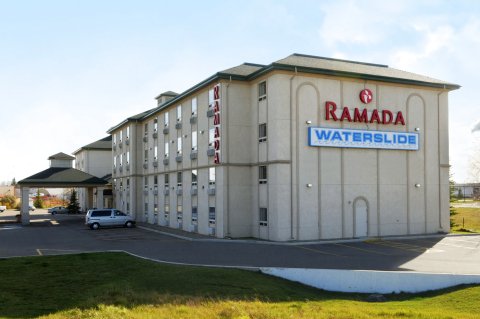 华美达红鹿旅馆及套房(Ramada by Wyndham Red Deer Hotel & Suites)