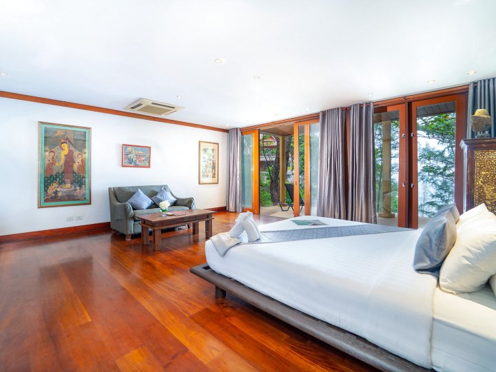 普吉岛卡马拉查达别墅(Phuket Kamarachada Villa)