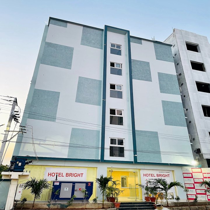 沙姆沙巴德机场区光明酒店(Treebo Trend Bright Shamshabad)