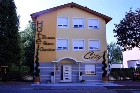 诺因基兴城市酒店(City Hotel Neunkirchen)