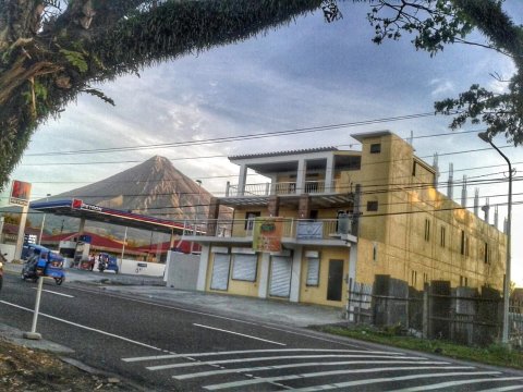 玛雍山林小屋(Mayon Lodging House)