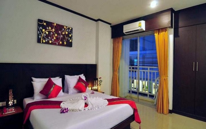 沙拉亚帕东酒店(Sharaya Patong Hotel)
