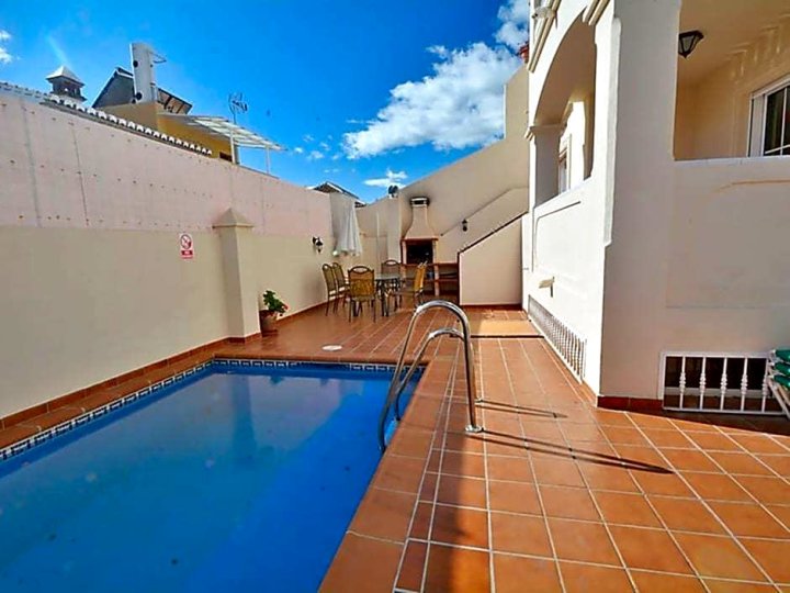 哈拉卡诺瓦斯内尔哈别墅酒店(Villa Jara Nerja)