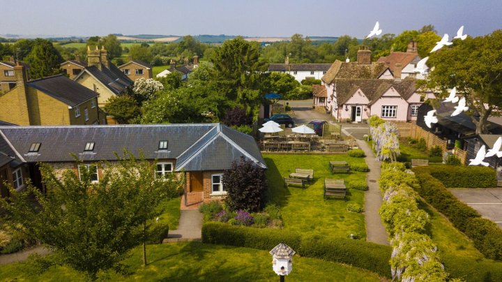 红狮辛克斯顿酒店(The Red Lion Hinxton)