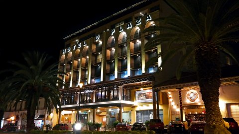 乌鲁阿潘广场酒店(Plaza Uruapan Hotel)