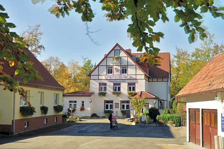 斯提菲尔伯格沃尔德酒店(Waldgasthaus Stiefelburg)