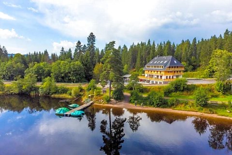 Köhlerei am See